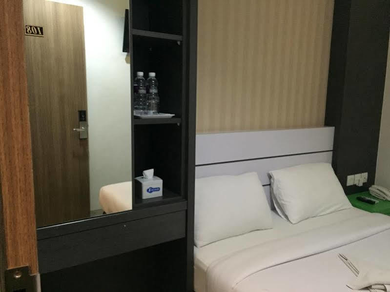 Redlink Hotel Batam