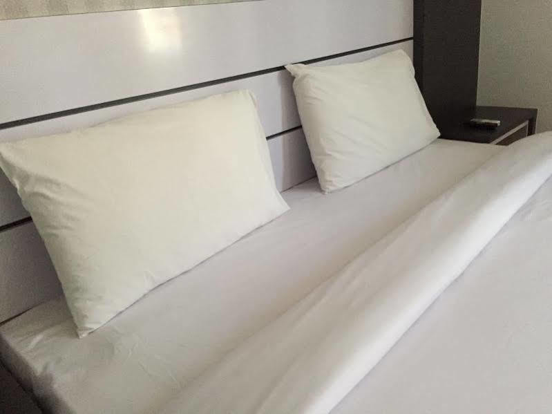 Redlink Hotel *
